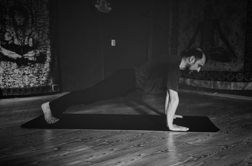 Чатуранга дандасана — планка